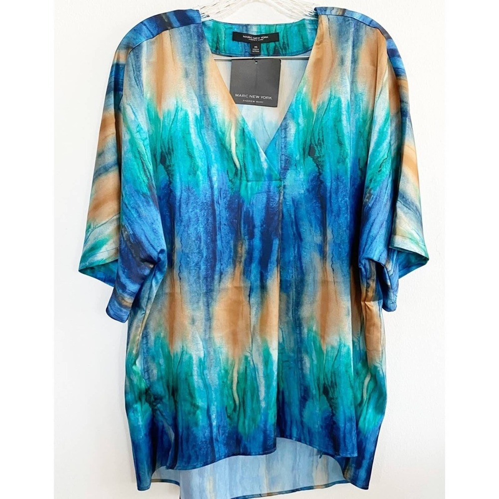 Marc New York Andrew Marc Blue Teal Tie Dye Design V-Neck Tunic Blouse NWT XS